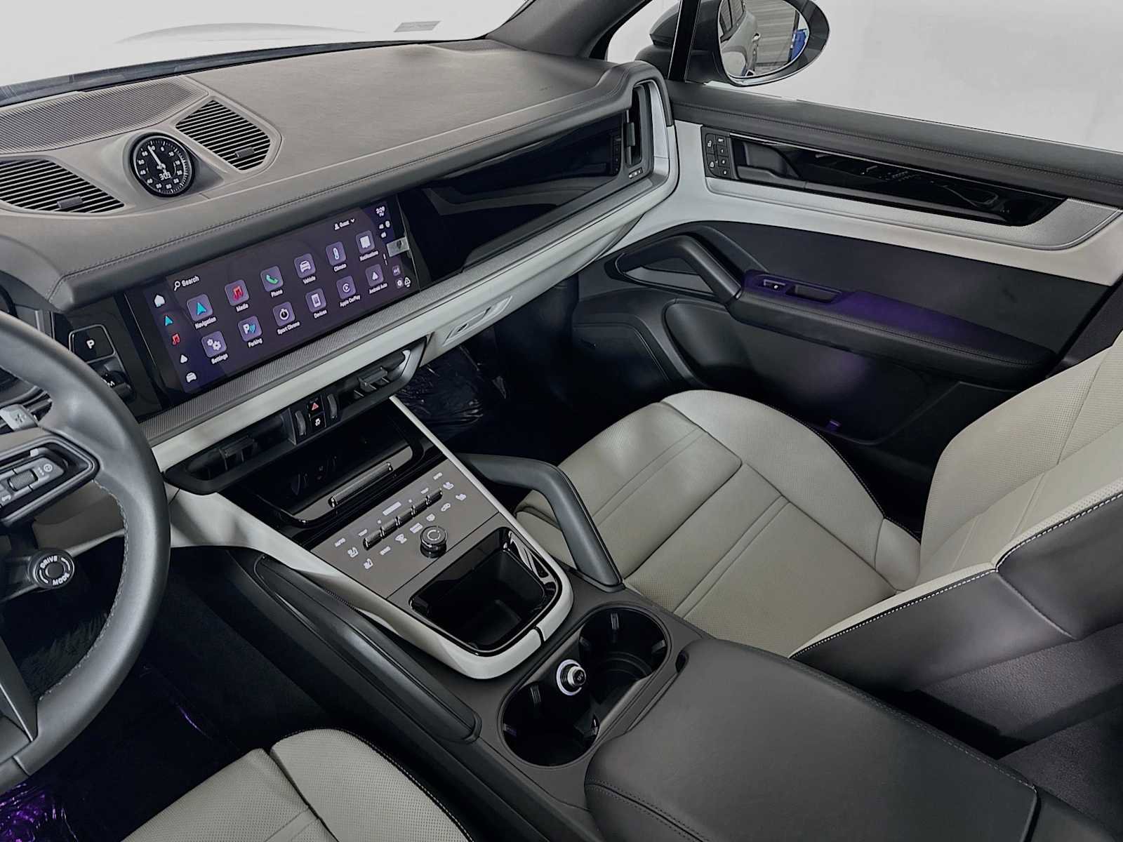Certified 2025 Porsche Cayenne image 25