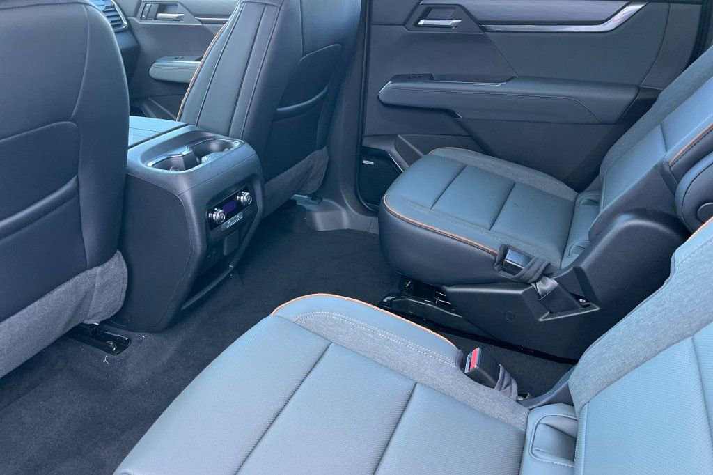 New 2026 GMC Acadia AT4 AWD/4WD image 9