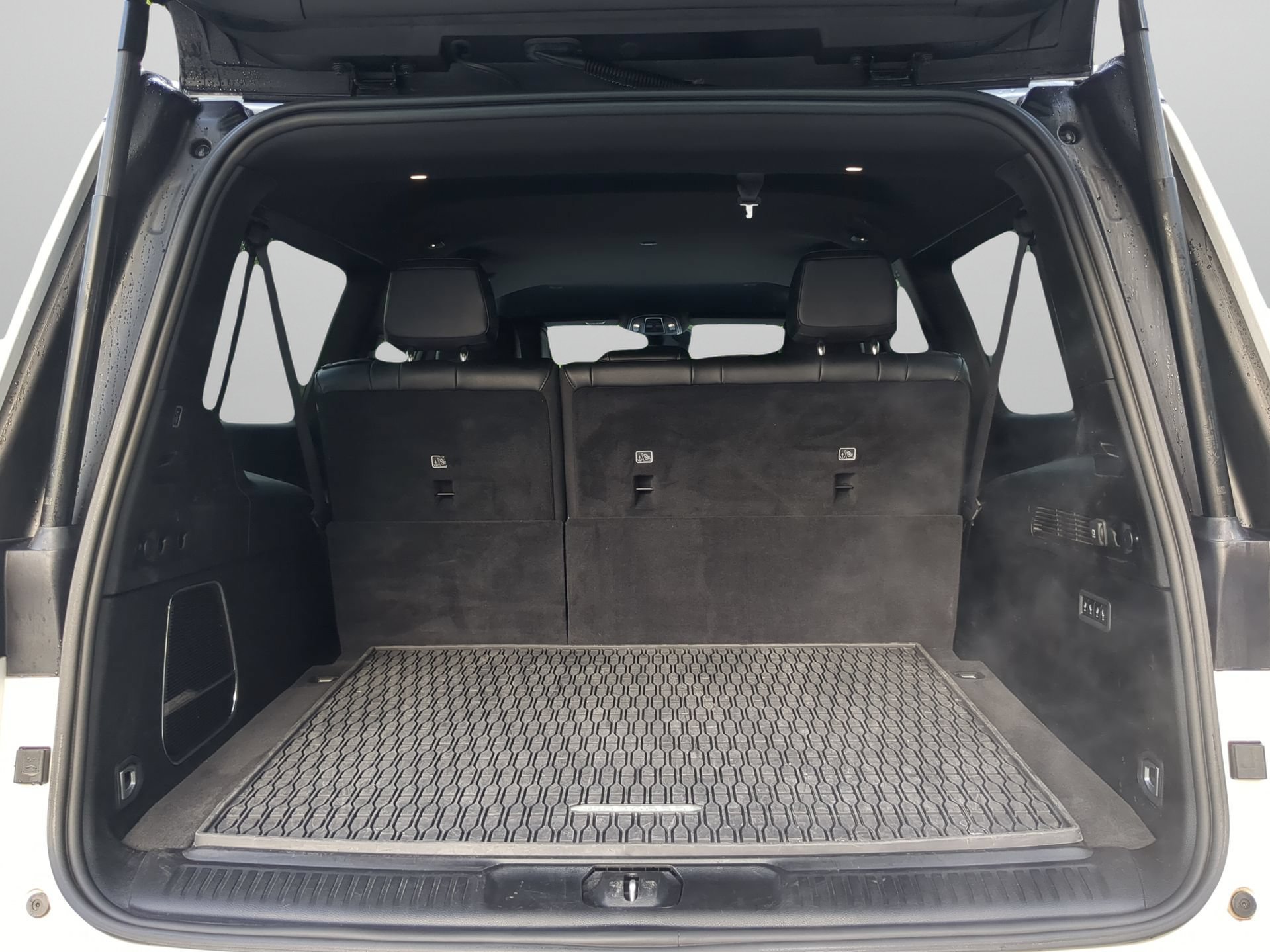 Used 2024 Jeep Wagoneer L Series II w/ Flexible Seating Group RWD image 46