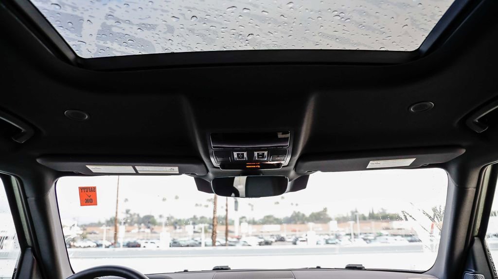 Used 2024 Land Rover Defender 110 S image 19