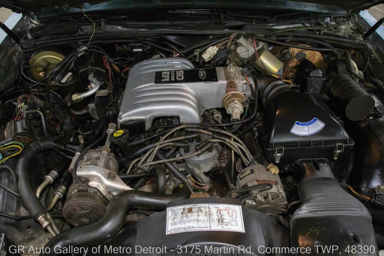 Used 1986 Lincoln Town Car image 19