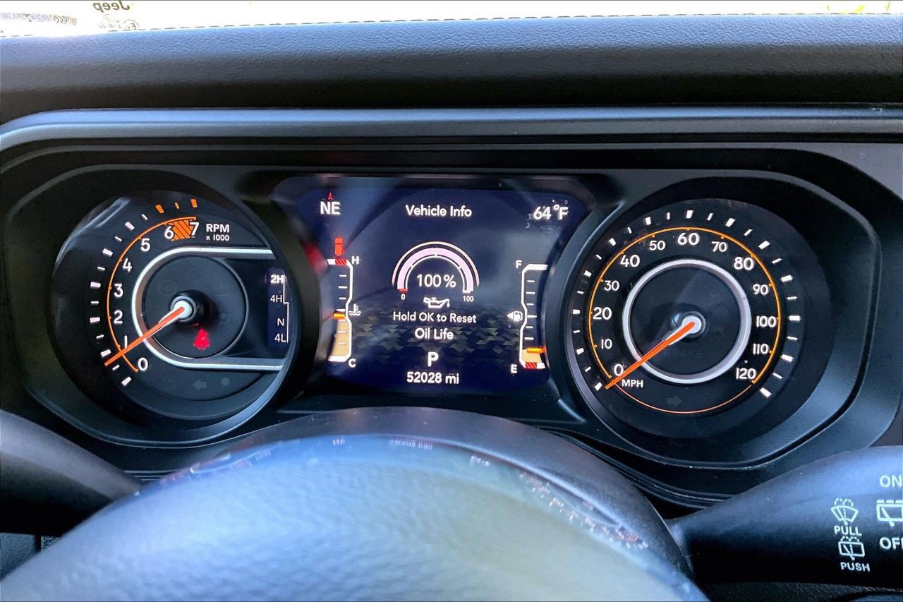 Used 2024 Jeep Wrangler Unlimited Sahara w/ Technology Group AWD/4WD image 9