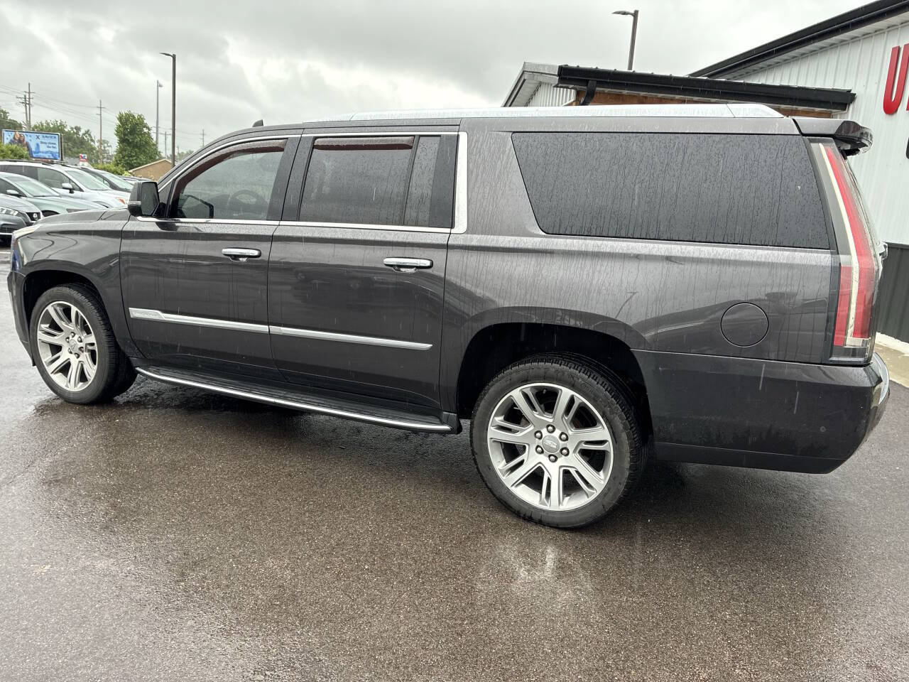 Used 2017 Cadillac Escalade ESV Luxury AWD/4WD image 11