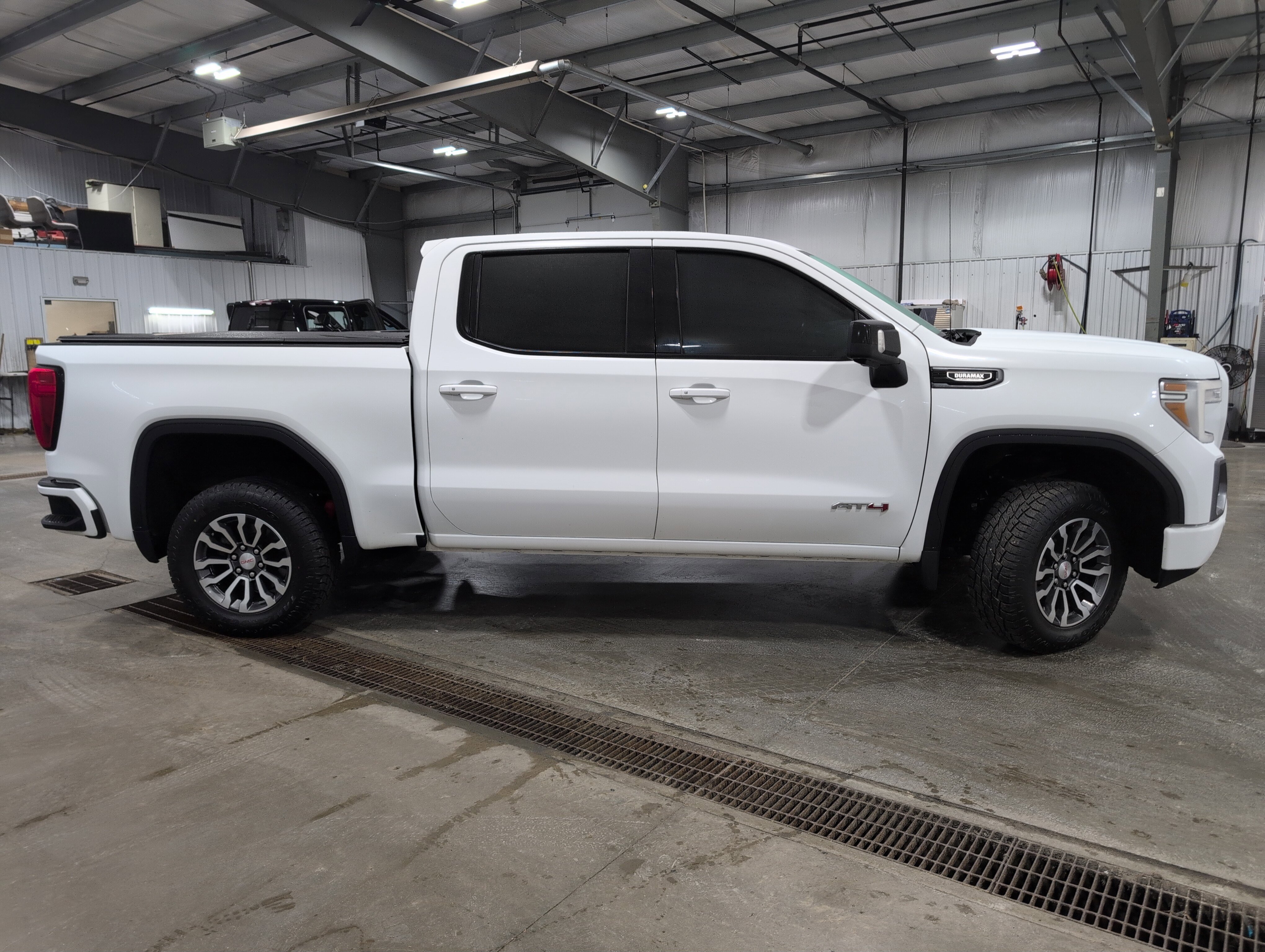 Used 2021 GMC Sierra 1500 AT4 w/ AT4 Value Package image 2
