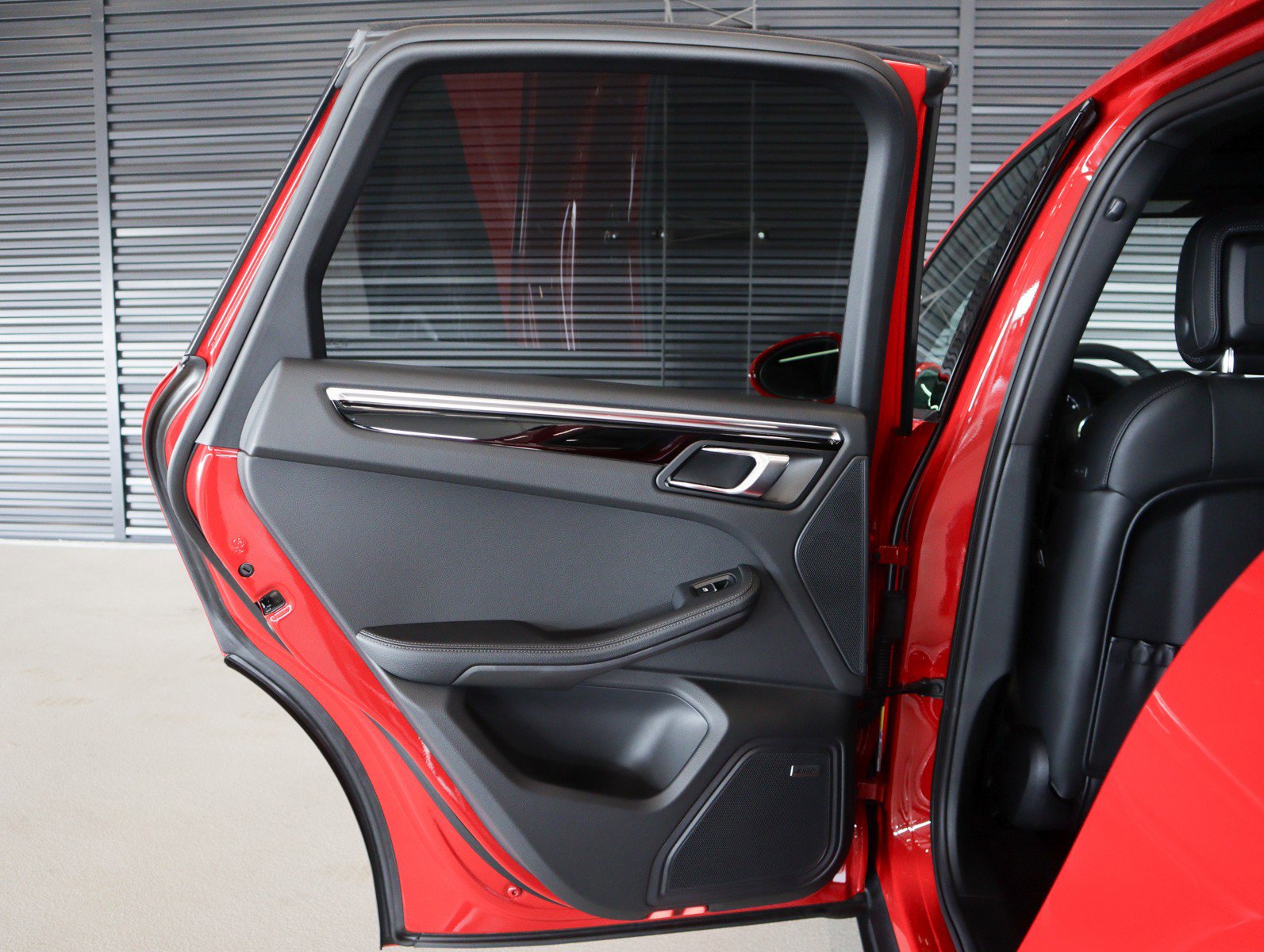 Used 2026 Porsche Macan AWD/4WD image 24