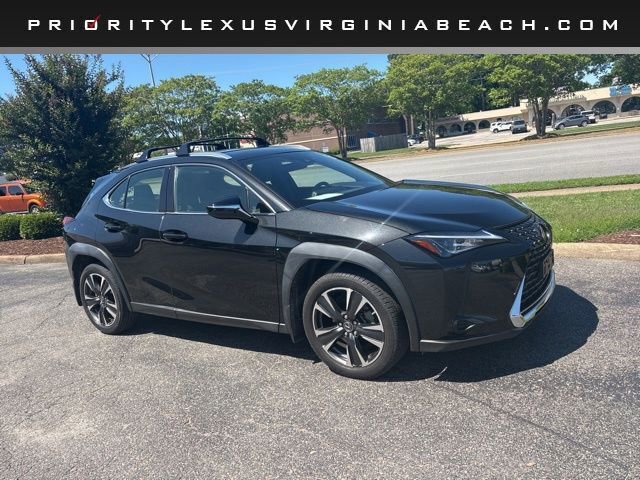 Certified 2022 Lexus UX 200 w/ Accessory Package (Z1) FWD image 1