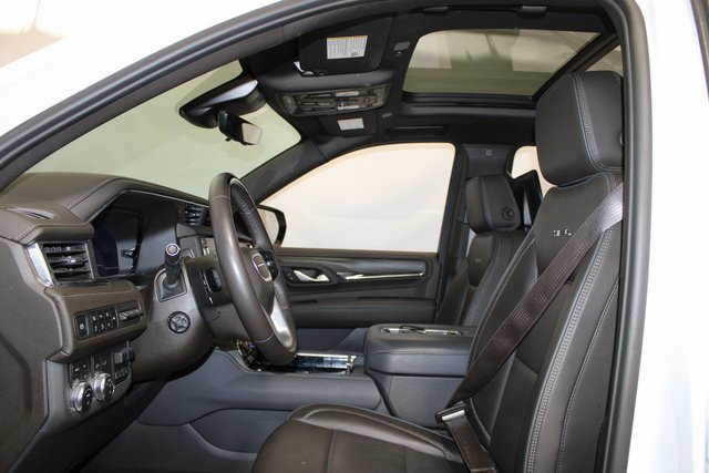 Used 2024 GMC Yukon XL Denali w/ Denali Reserve Package image 6
