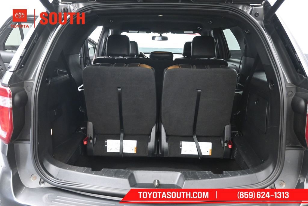 Used 2017 Ford Explorer XLT w/ Equipment Group 202A FWD image 30