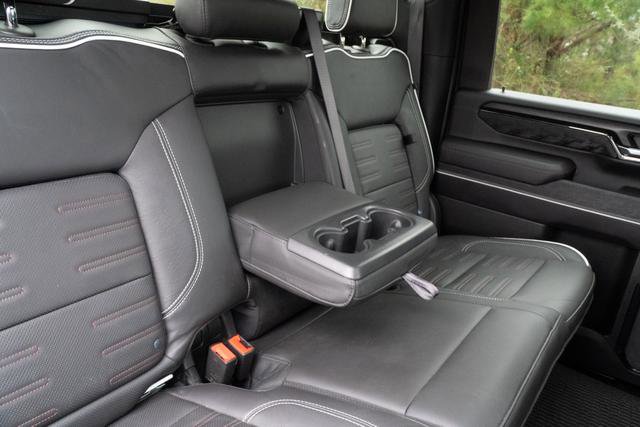 Used 2025 GMC Sierra 2500 AT4X image 31