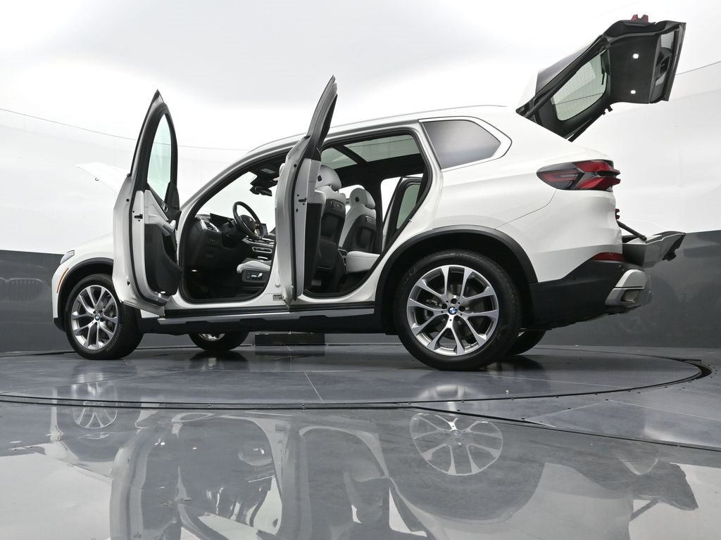 Used 2024 BMW X5 xDrive40i w/ Premium Package image 42