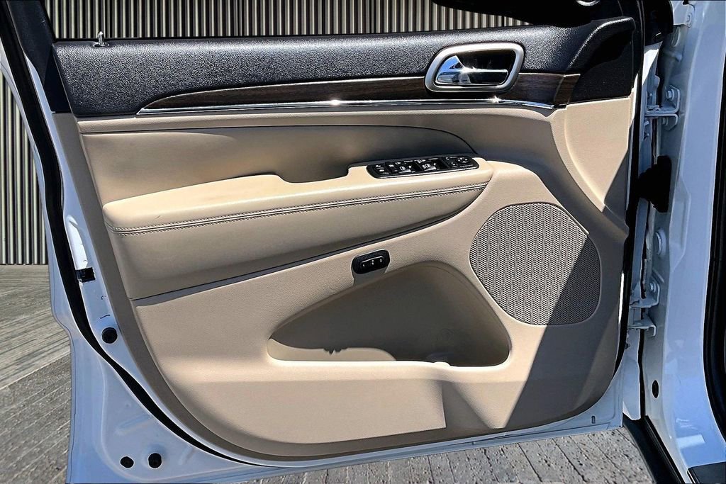 Used 2014 Jeep Grand Cherokee Limited w/ Mopar Chrome Edition Group image 23