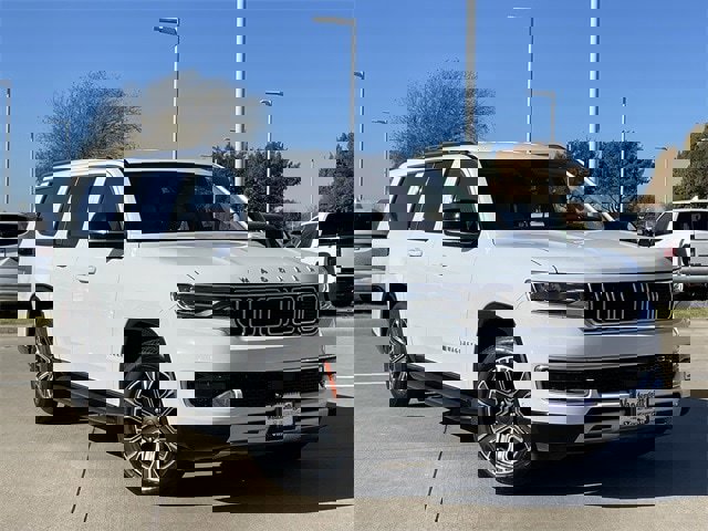 Used 2024 Jeep Wagoneer L Series II w/ Flexible Seating Group image 2