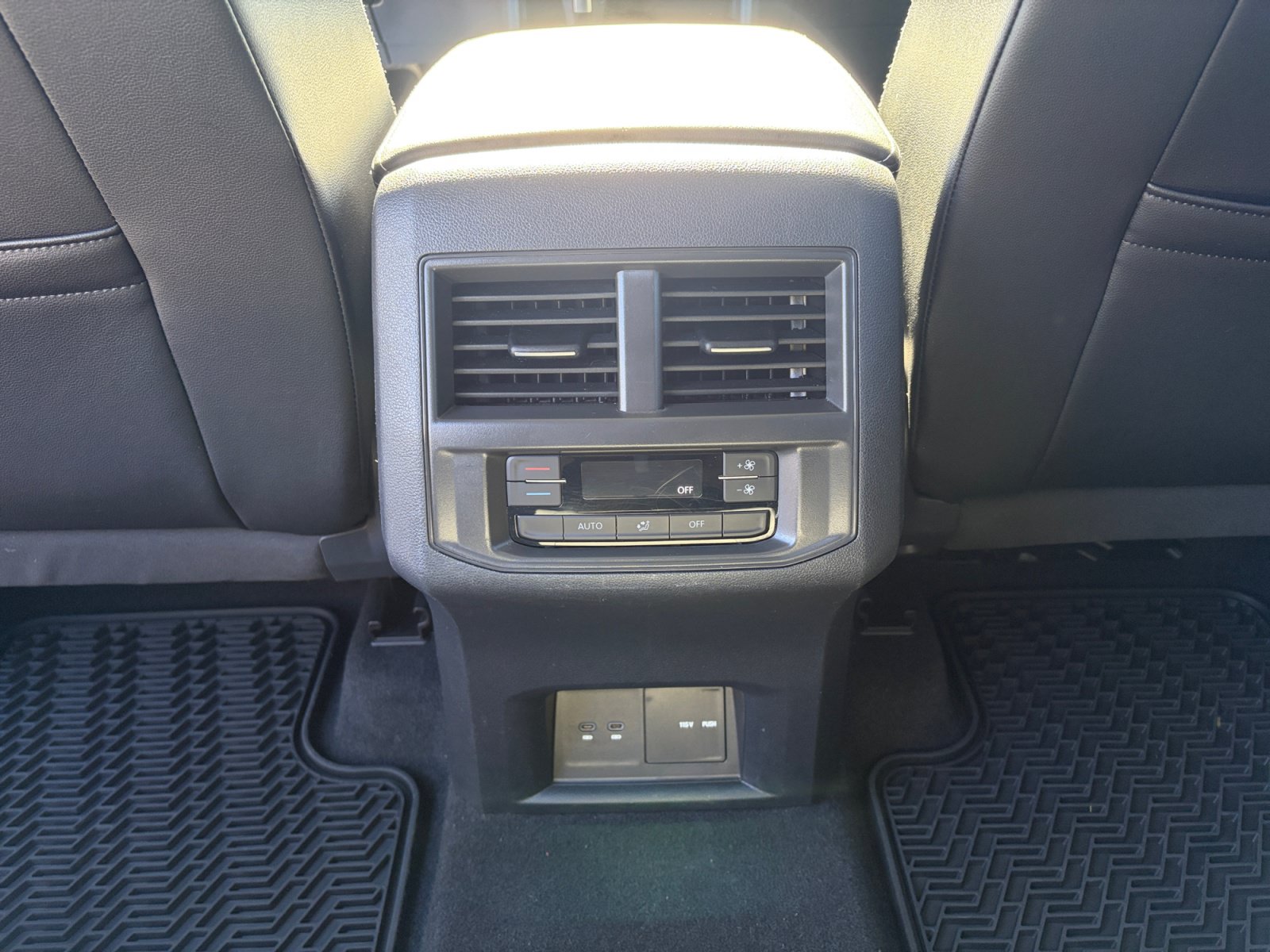 Used 2023 Volkswagen Atlas SE w/ Panoramic Sunroof Package AWD/4WD image 32