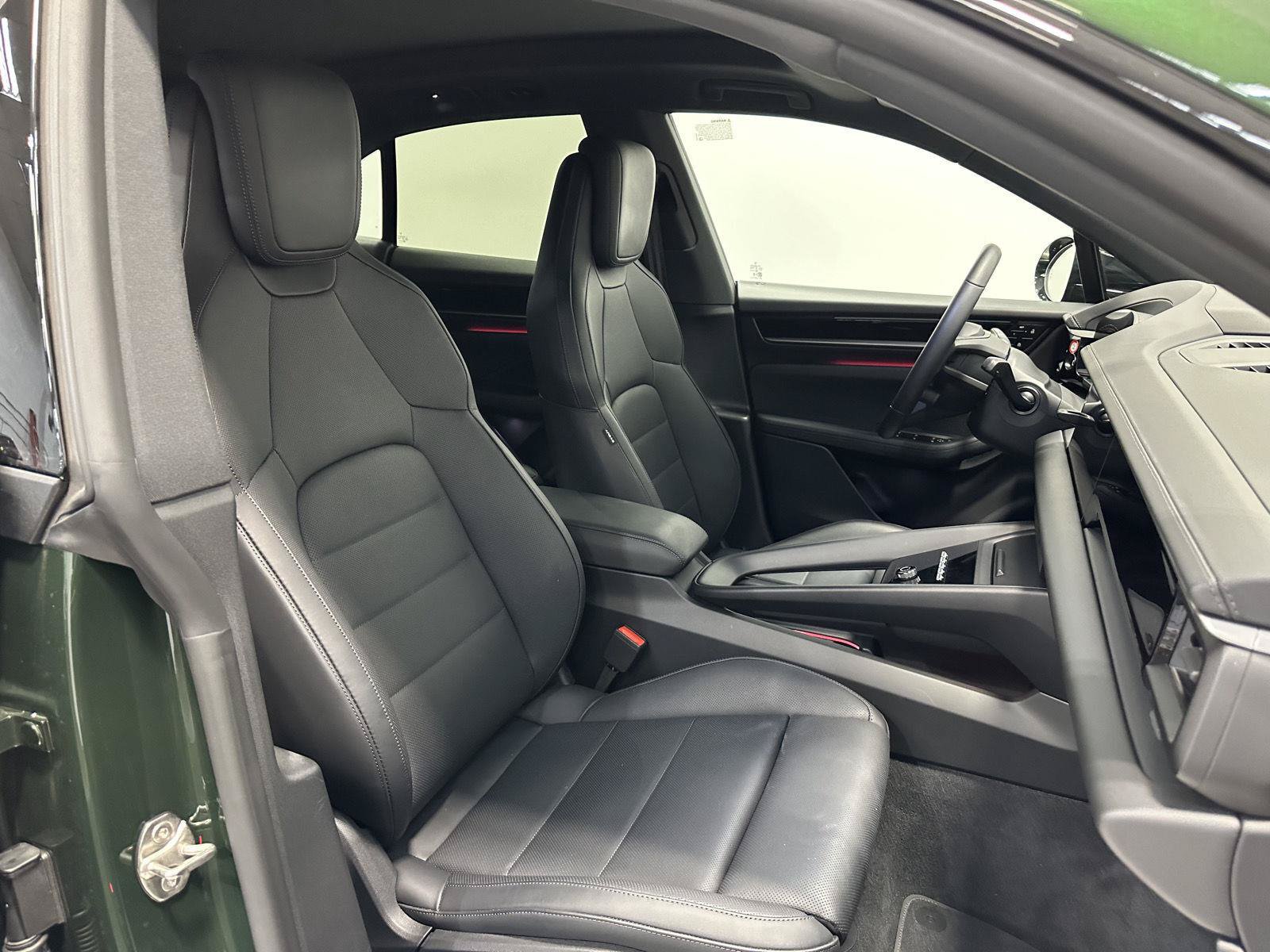 Certified 2025 Porsche Macan 4S Electric AWD/4WD image 44
