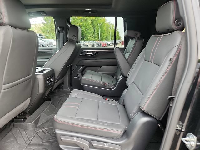 Used 2025 Chevrolet Suburban RST w/ Comfort Package AWD/4WD image 10