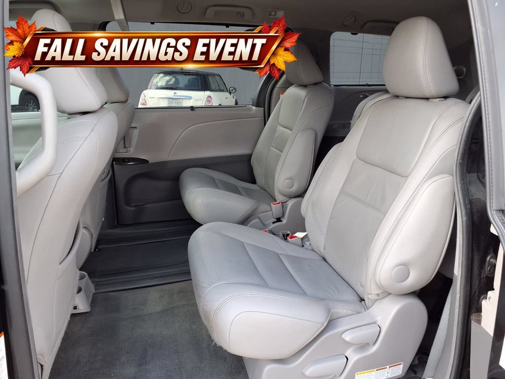 Used 2017 Toyota Sienna XLE Premium FWD image 12