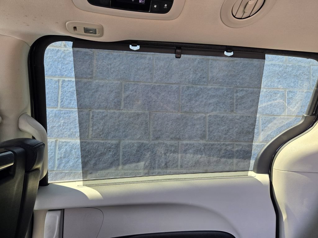 Used 2021 Chrysler Pacifica Touring-L w/ Uconnect Theater Family Group AWD/4WD image 42