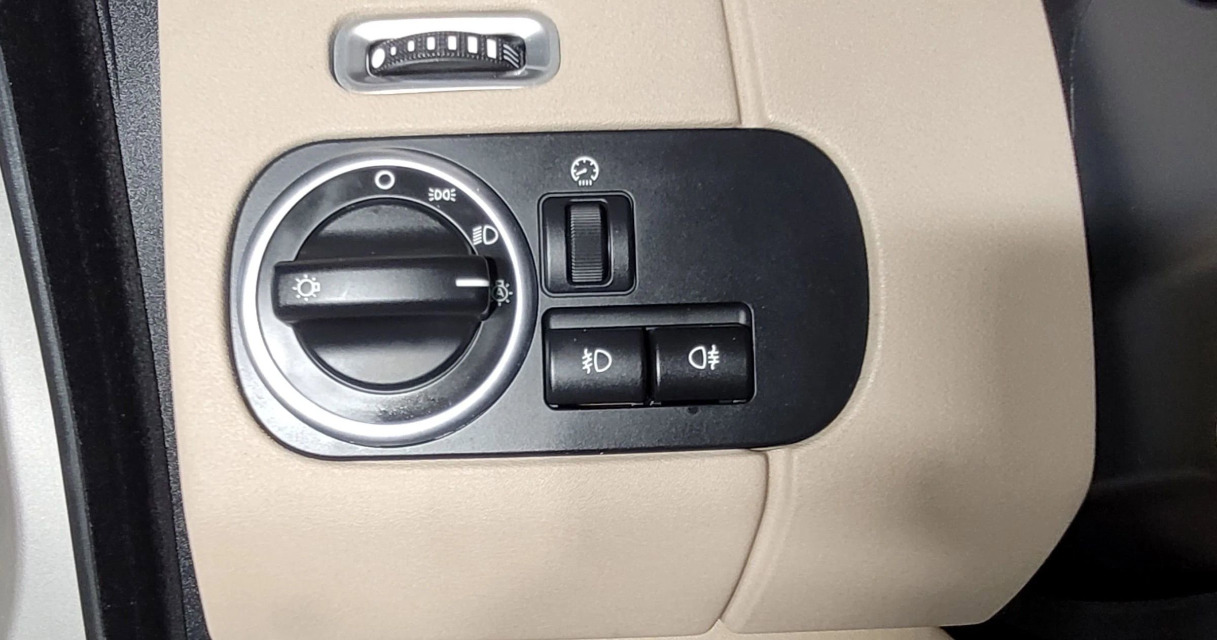 Used 2015 Land Rover LR4 HSE LUX image 40