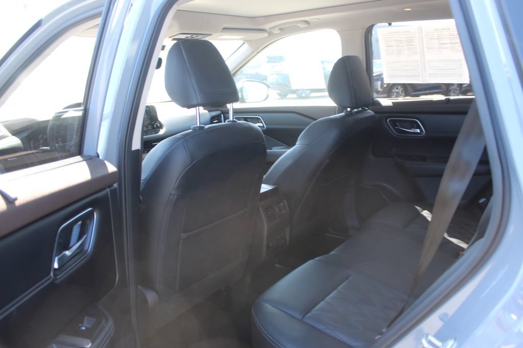 Used 2023 Nissan Rogue Platinum w/ Platinum Premium Package FWD image 17