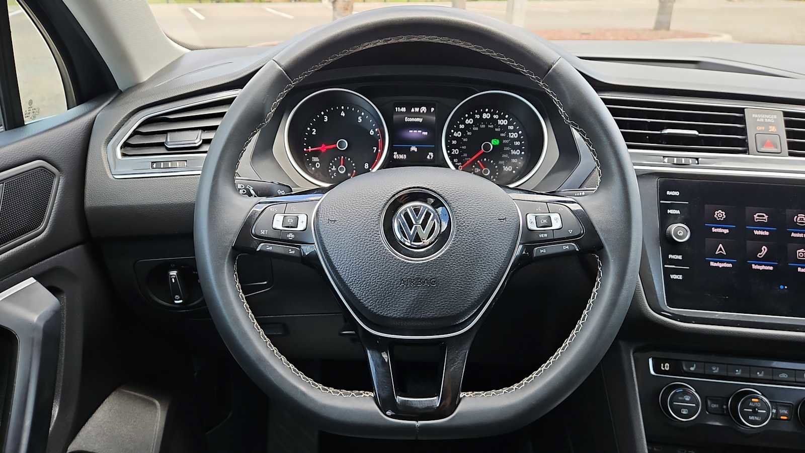 Used 2021 Volkswagen Tiguan SE w/ Panoramic Sunroof Package image 11