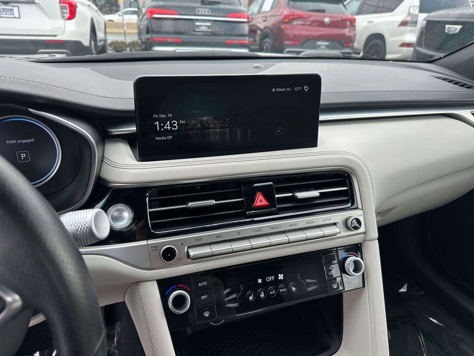 Used 2024 Genesis G70 2.5T image 28