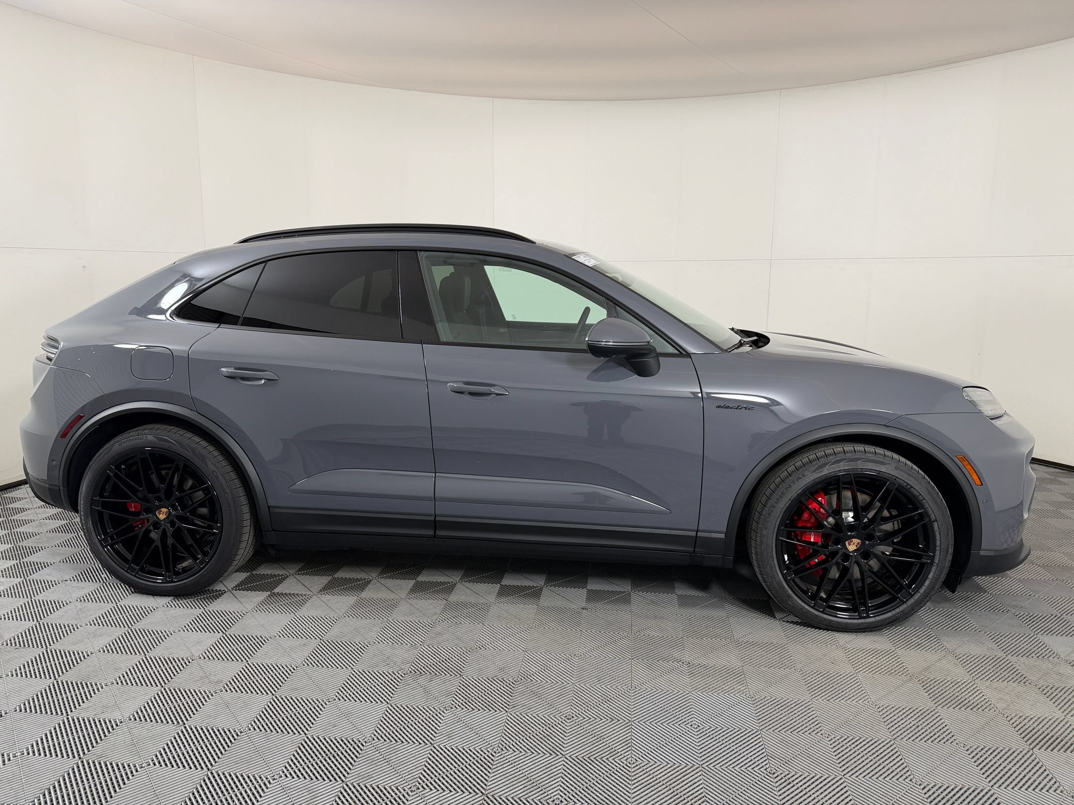 Used 2026 Porsche Macan 4S Electric AWD/4WD image 9