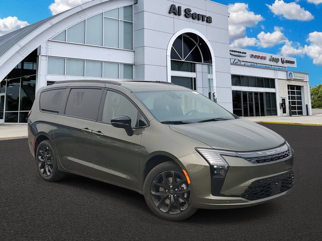 New 2027 Chrysler Pacifica Limited w/ Family Tech Group AWD/4WD image 1