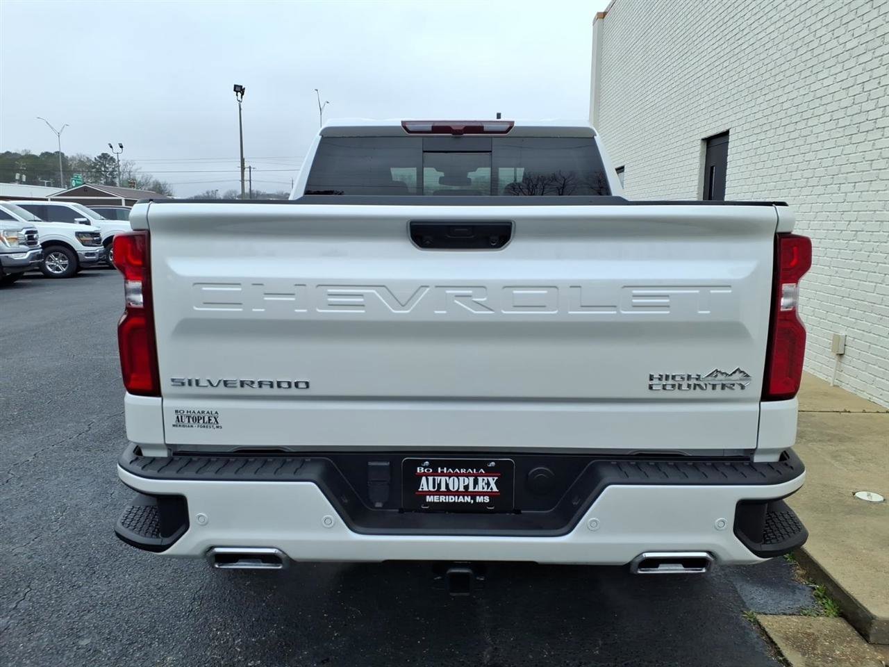 Used 2025 Chevrolet Silverado 1500 High Country AWD/4WD image 4