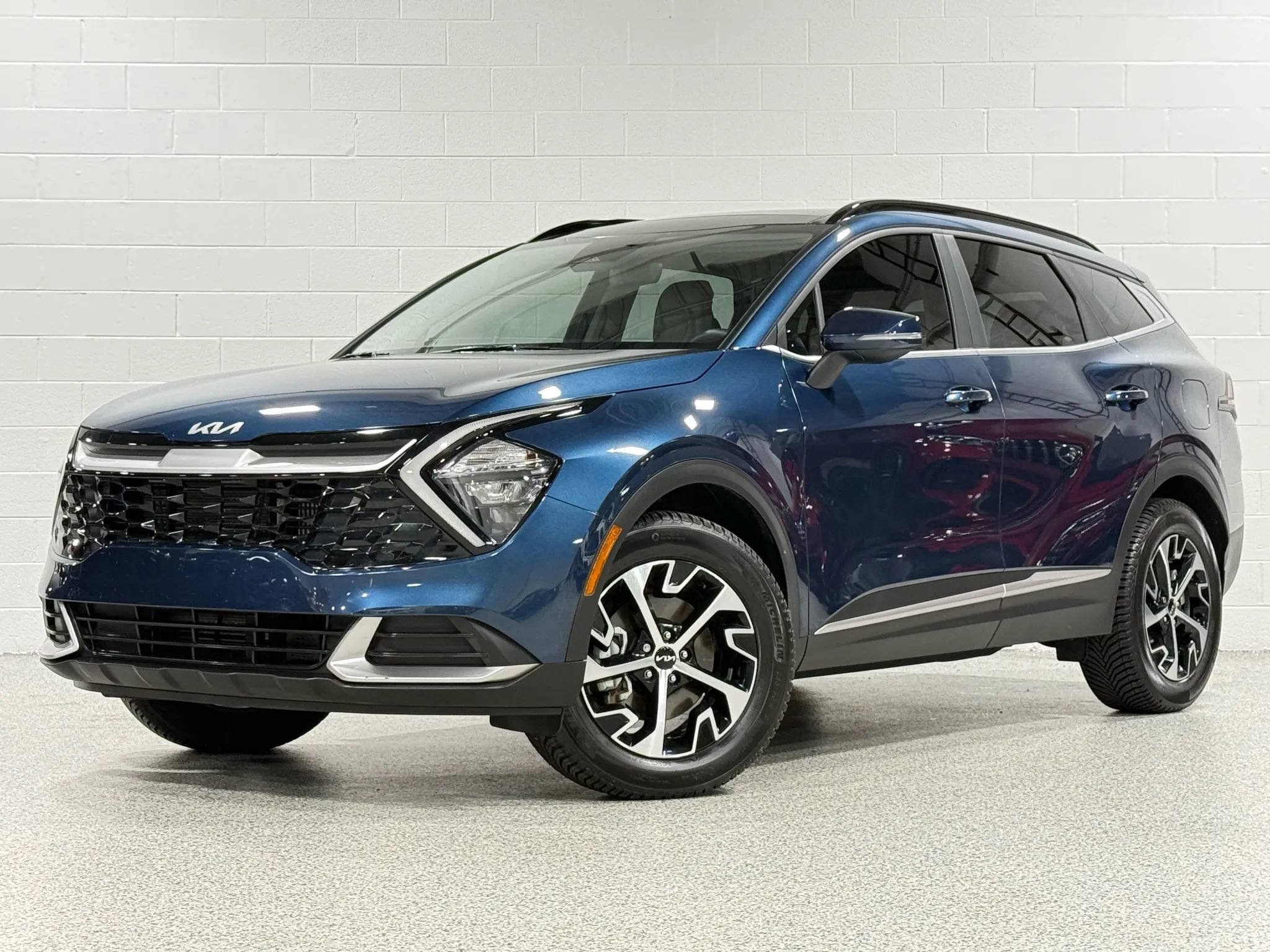 Used 2023 Kia Sportage EX w/ EX Premium Package image 2