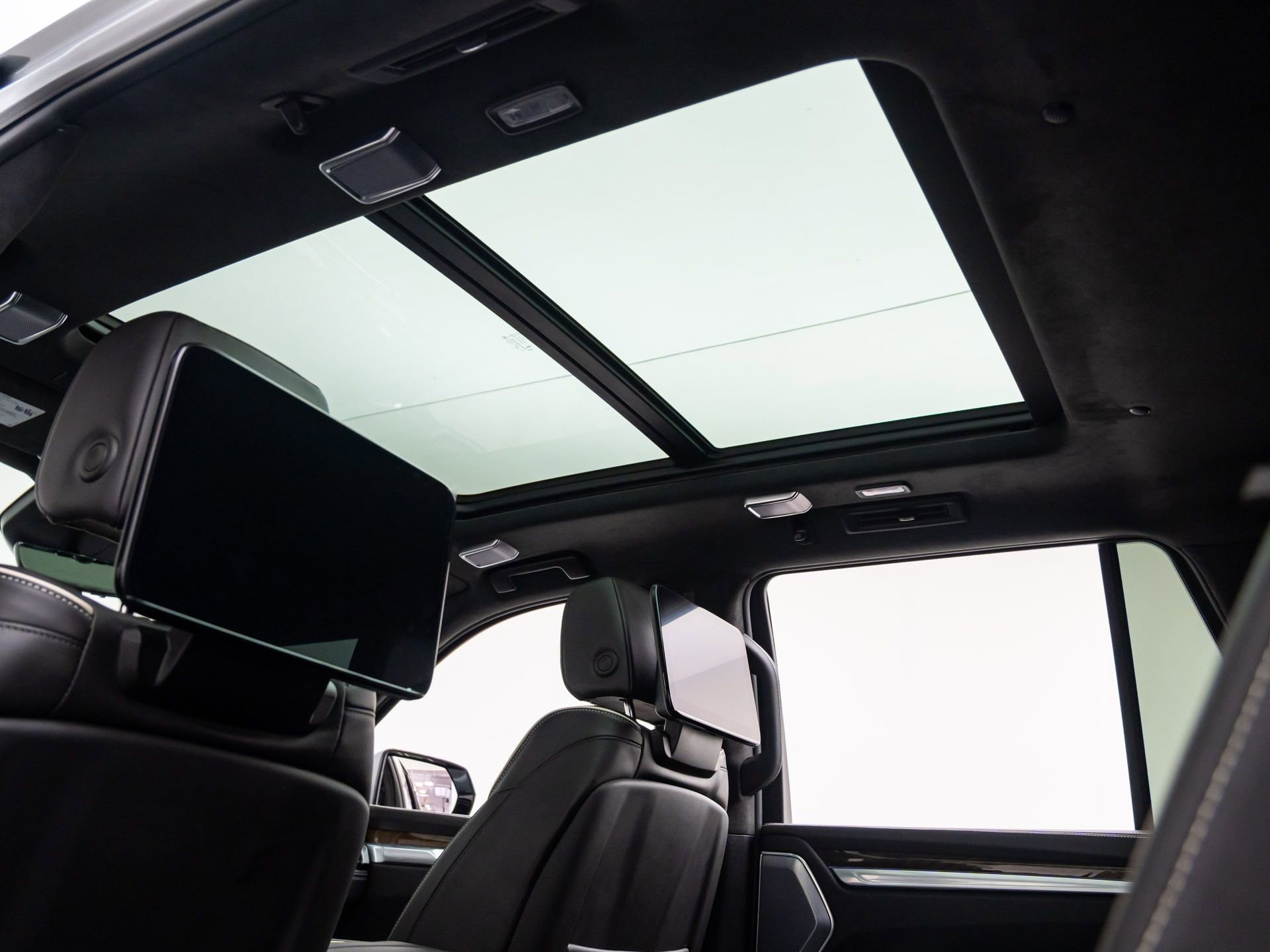 New 2026 Cadillac Escalade Platinum Sport w/ LPO, ONYX Package image 19