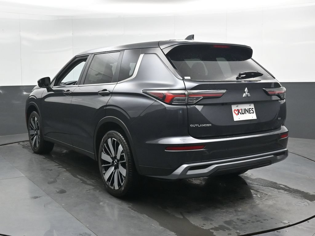 Used 2025 Mitsubishi Outlander SE AWD/4WD image 11