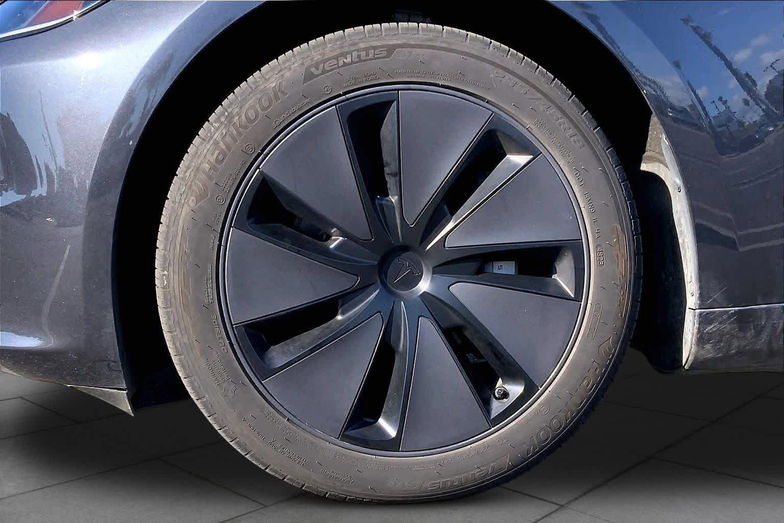 Used 2024 Tesla Model 3 Standard Range RWD image 9