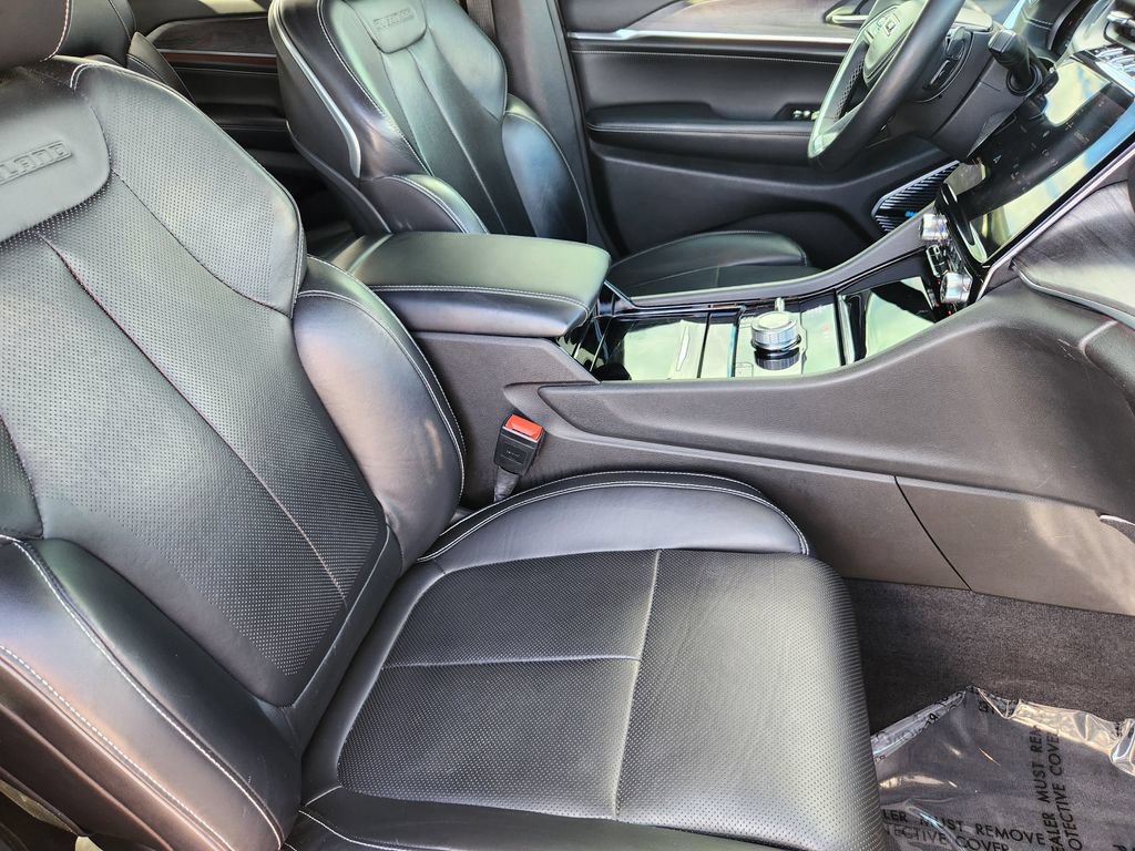 Used 2021 Jeep Grand Cherokee L Overland w/ Luxury Tech Group IV AWD/4WD image 5