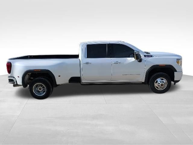 Used 2022 GMC Sierra 3500 Denali w/ Denali Ultimate Package AWD/4WD image 2
