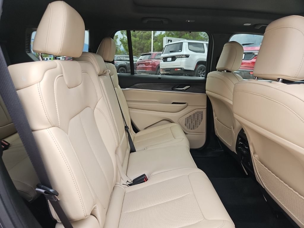 Certified 2025 Jeep Grand Cherokee L Limited w/ Luxury Tech Group II AWD/4WD image 27