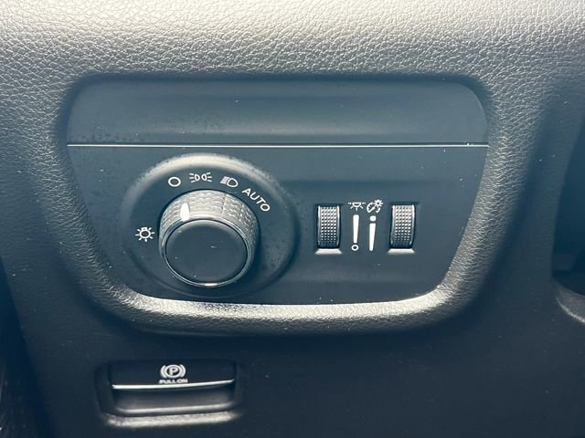 Used 2023 Jeep Grand Cherokee Altitude image 18