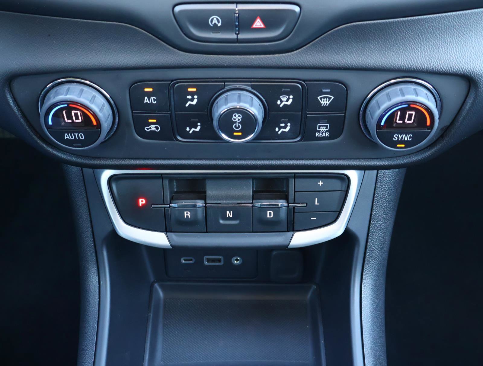 Used 2023 GMC Terrain SLE w/ Driver Convenience Package image 26