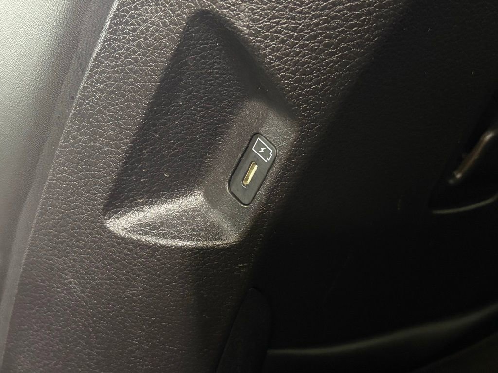 Used 2025 Kia Carnival image 35