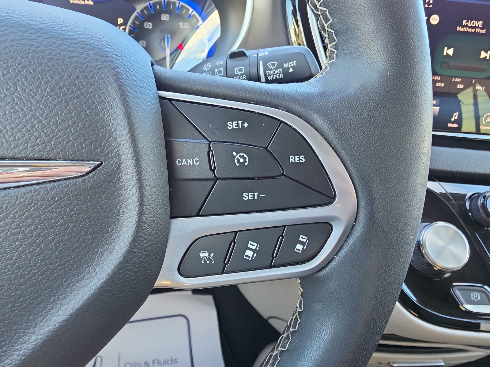 Used 2024 Chrysler Pacifica Touring-L FWD image 23
