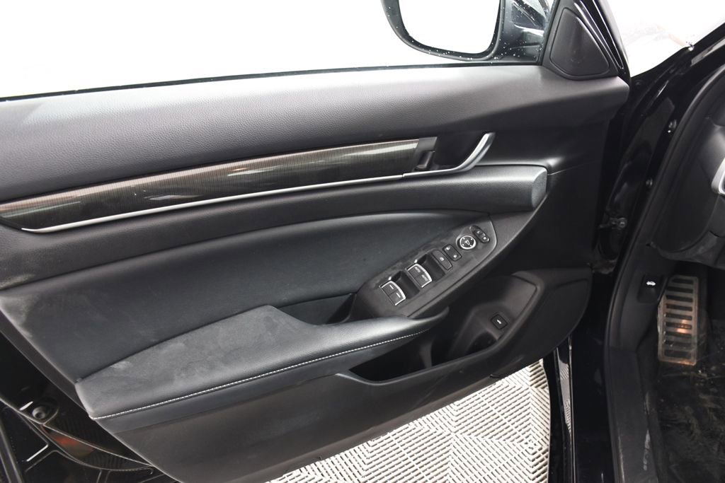 Used 2018 Honda Accord Sport image 14