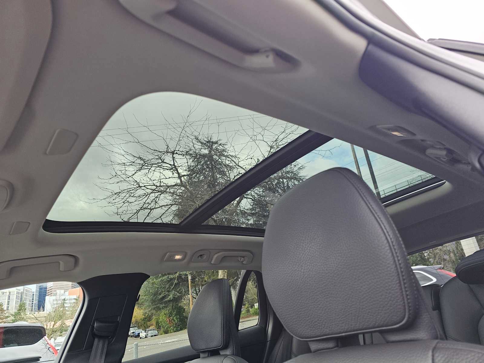 Certified 2025 Volvo V60 B5 Cross Country Plus image 25