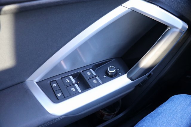 Used 2025 Audi Q3 2.0T Premium image 17