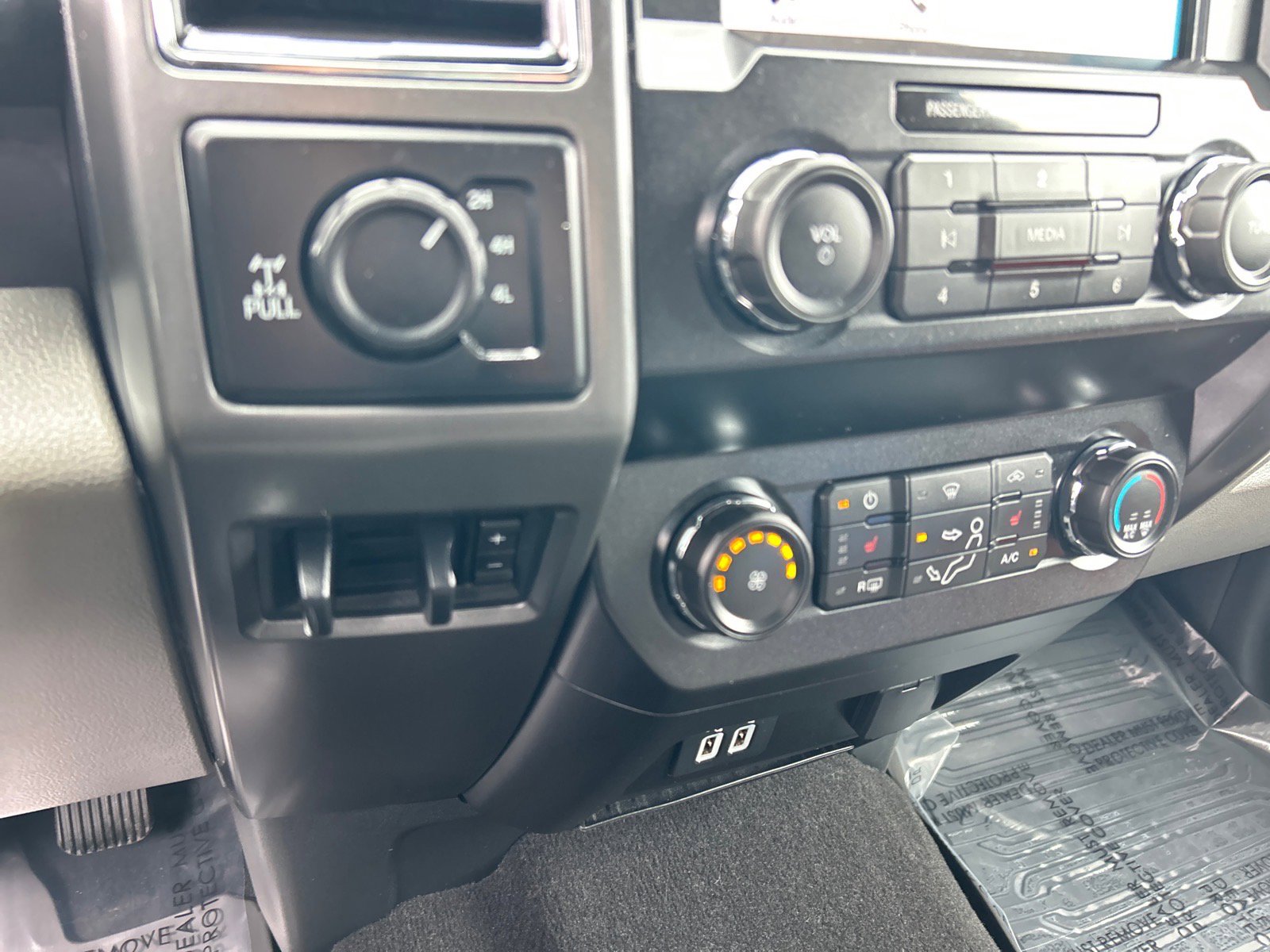 Certified 2019 Ford F250 XLT w/ XLT Premium Package image 28