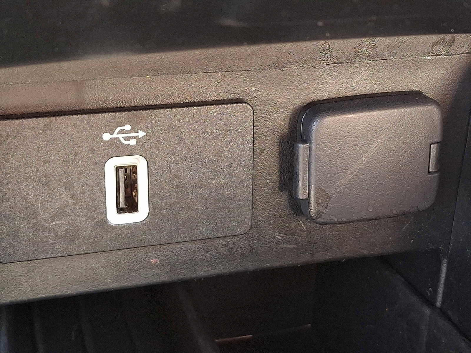 Used 2018 Ford Explorer XLT w/ Equipment Group 202A image 34