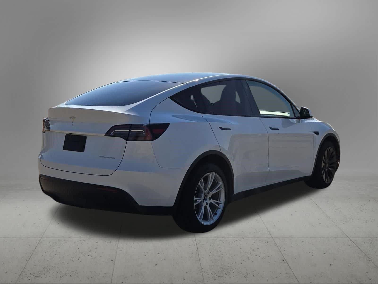 Used 2023 Tesla Model Y AWD image 6