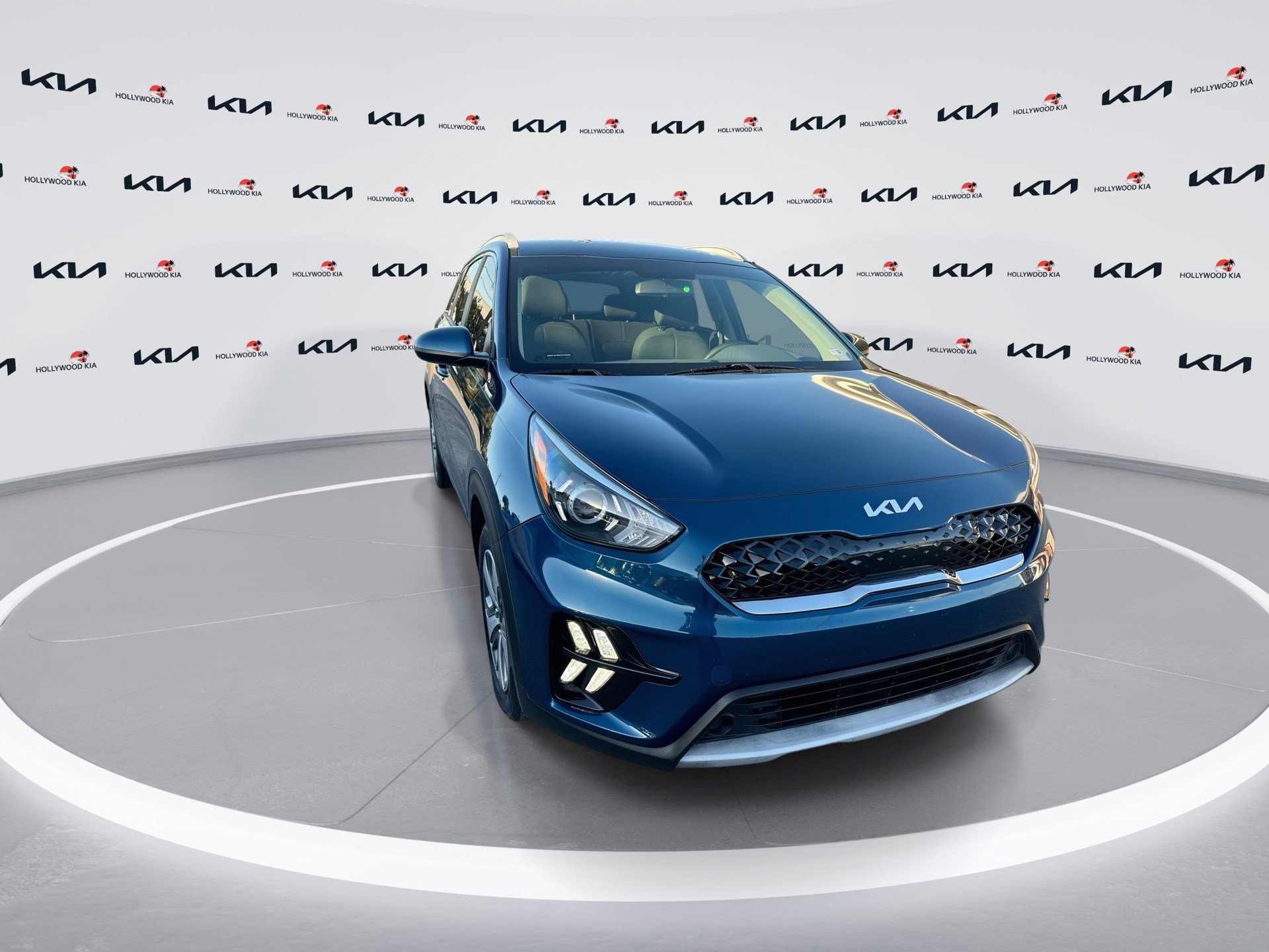 Used 2022 Kia Niro LX image 2