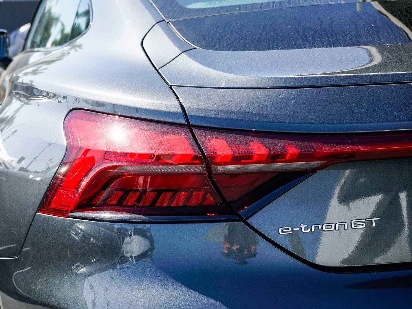 Used 2022 Audi e-tron GT Premium Plus image 9