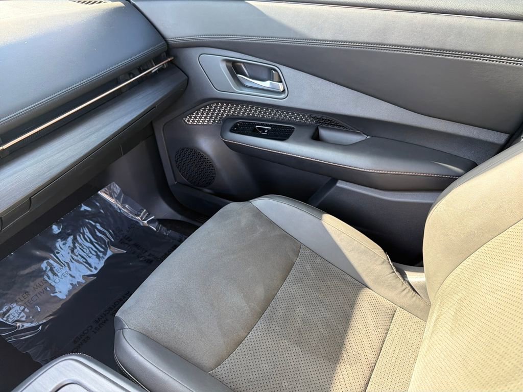 Used 2023 Nissan Ariya FWD image 32