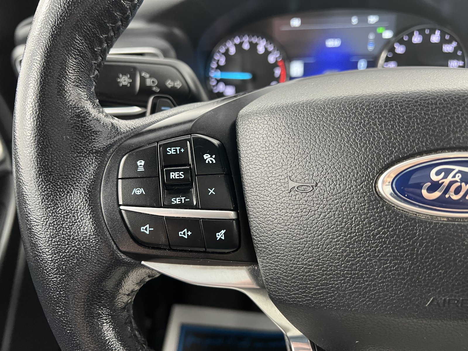 Used 2020 Ford Explorer Limited AWD/4WD image 27