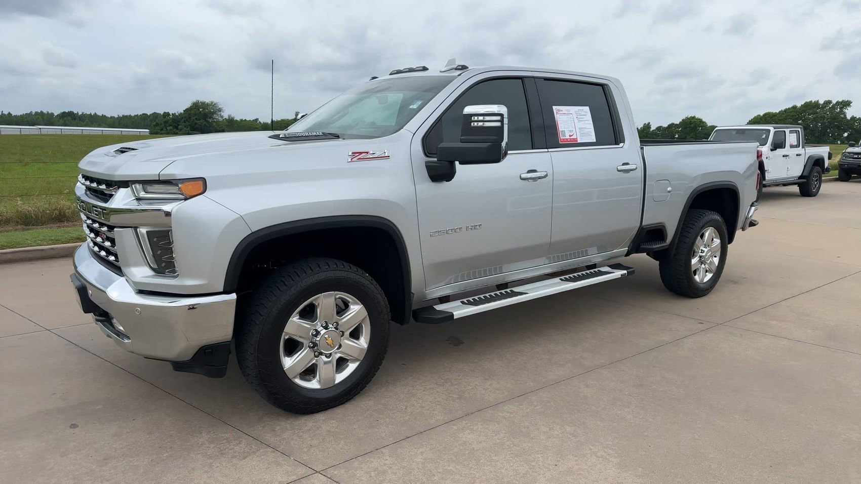 Used 2023 Chevrolet Silverado 2500 LTZ w/ LTZ Premium Package AWD/4WD image 5